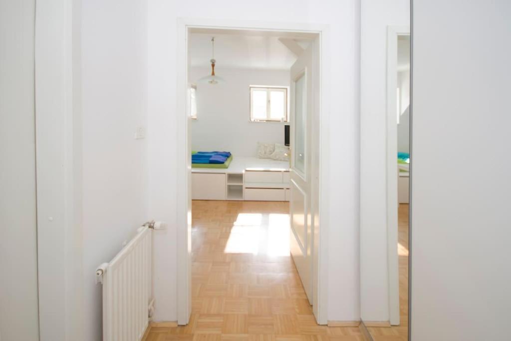 The Cute, Sunny Apartment In The Center +P Любляна Екстериор снимка