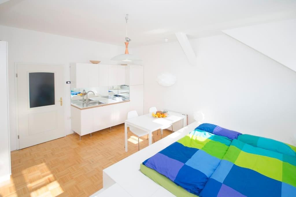 The Cute, Sunny Apartment In The Center +P Любляна Екстериор снимка